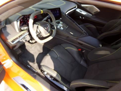Used 2024 Chevrolet Corvette Stingray Premium Cpe w/ Z51 Performance Package RWD image 25