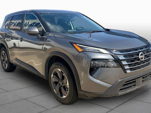 Used 2025 Nissan Rogue SV FWD image 3