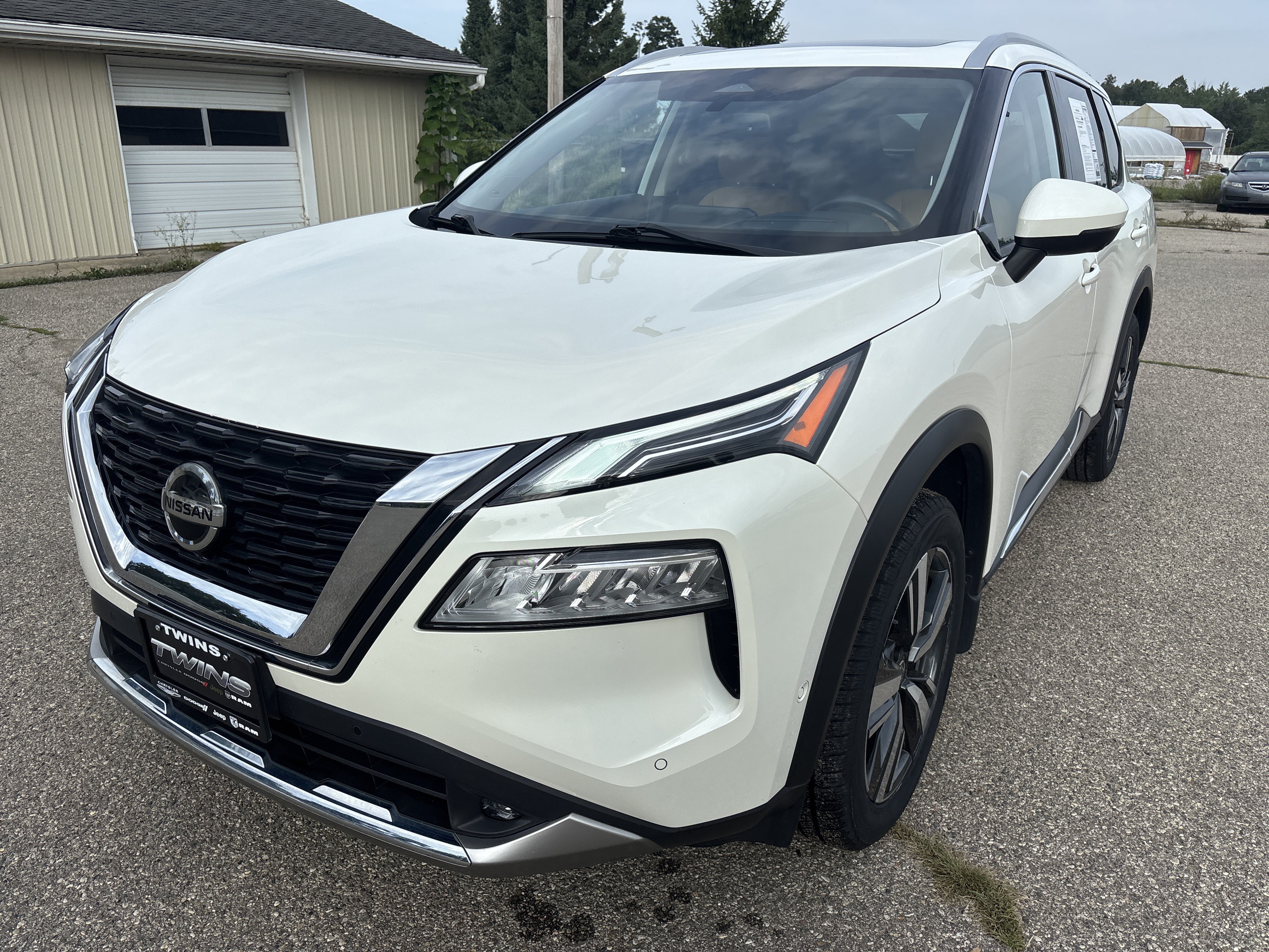 Used 2021 Nissan Rogue Platinum FWD image 12
