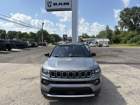 Used 2023 Jeep Compass Limited AWD/4WD image 2