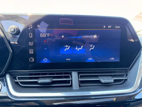 Used 2024 Chevrolet Trax ACTIV w/ Sunroof Package image 17