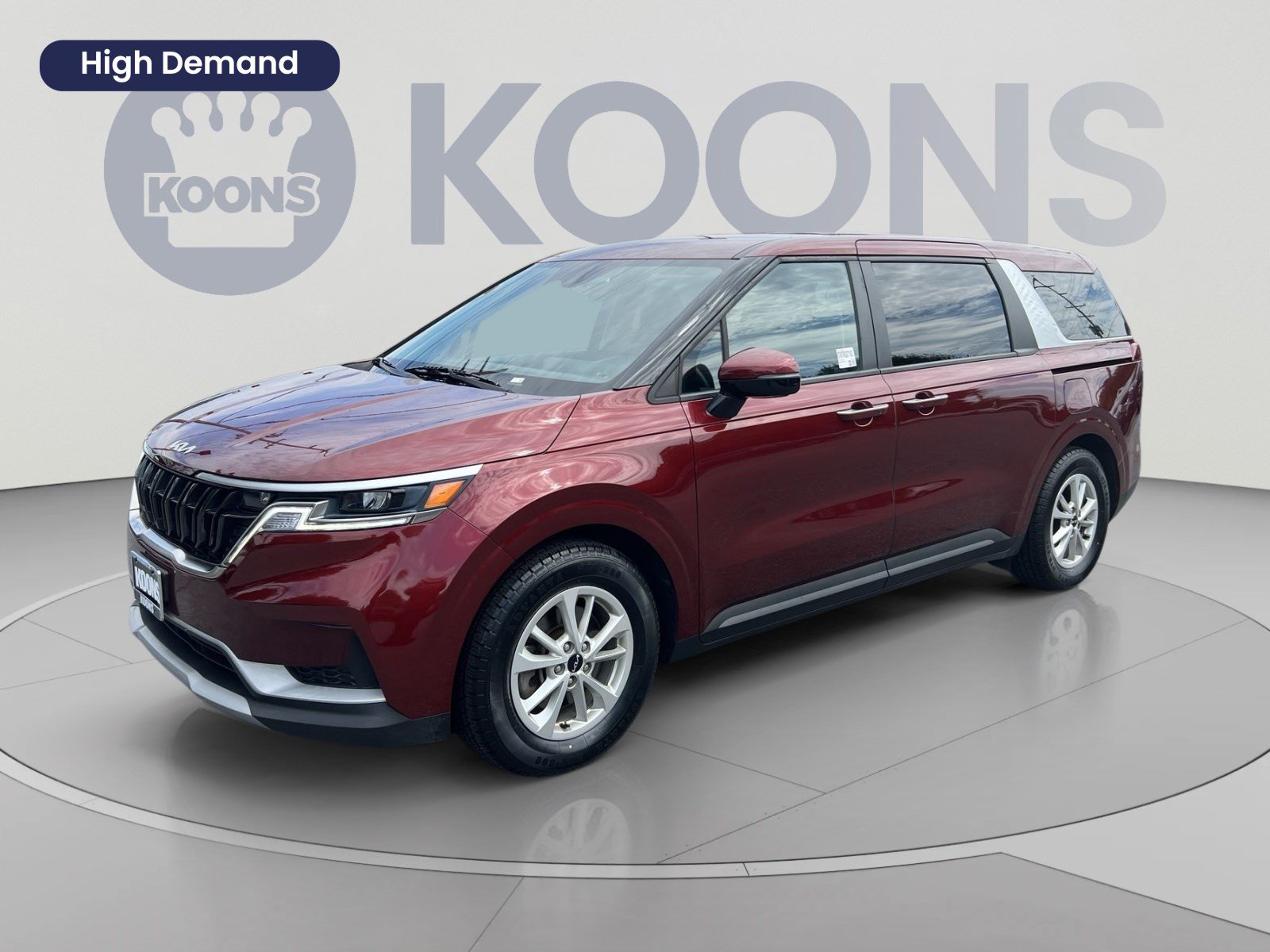 Used 2024 Kia Carnival LX FWD image 1