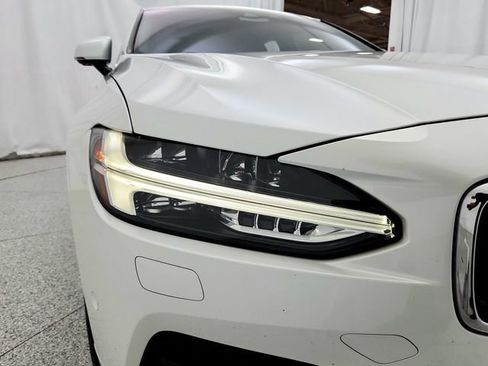 Used 2019 Volvo S90 T5 Momentum image 18