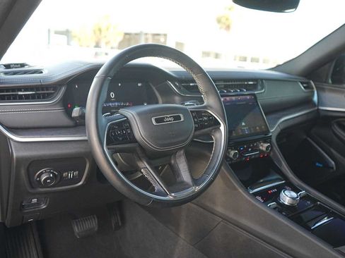 Used 2022 Jeep Grand Cherokee L Overland AWD/4WD image 2