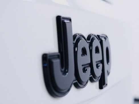 Used 2023 Jeep Renegade Trailhawk image 5