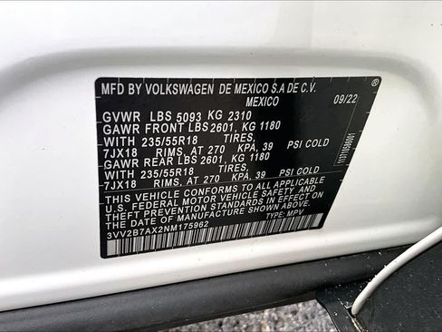 Used 2022 Volkswagen Tiguan SE AWD/4WD image 34