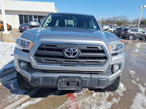 Used 2017 Toyota Tacoma SR5 image 9