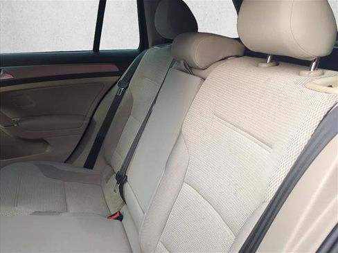 Used 2016 Volkswagen Golf S image 19