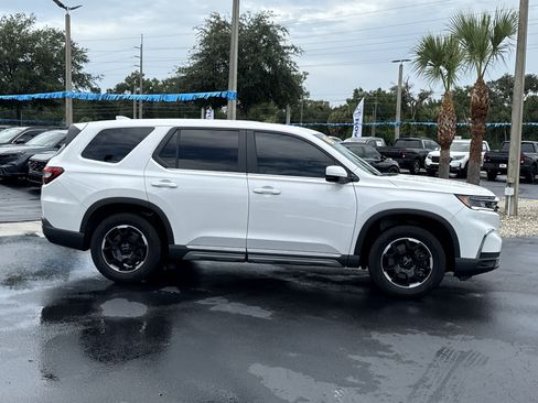 Certified 2025 Honda Pilot EX-L image 6