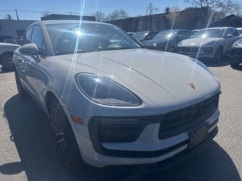 Certified 2023 Porsche Macan image 1