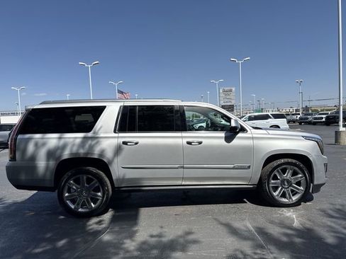 Used 2018 Cadillac Escalade ESV Premium Luxury AWD/4WD image 6