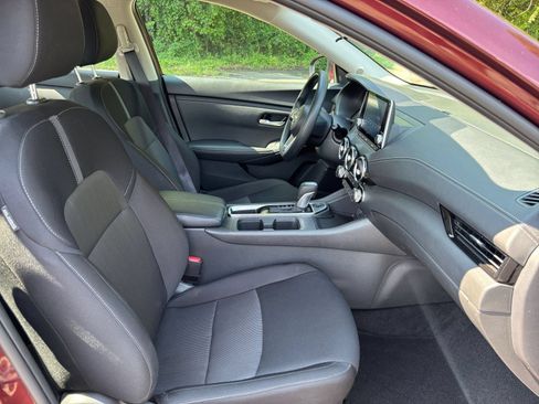 Used 2025 Nissan Sentra SV FWD image 34