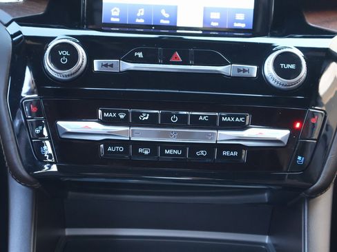 Used 2024 Ford Explorer King Ranch w/ Technology Package image 18