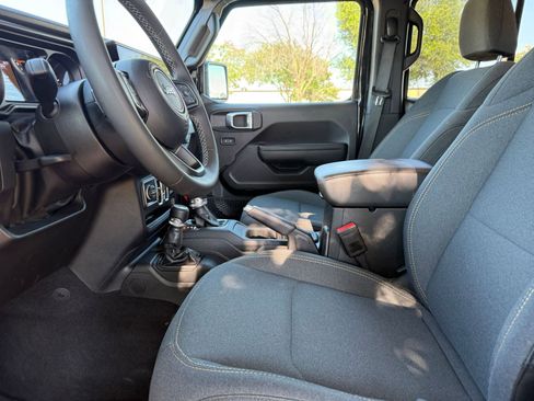 Used 2025 Jeep Wrangler Unlimited Sport AWD/4WD image 27