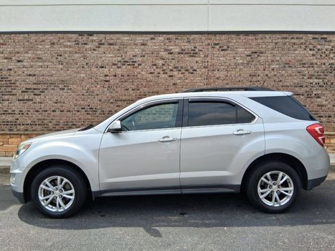 Used 2017 Chevrolet Equinox LT w/ Driver Confidence Package II image 2
