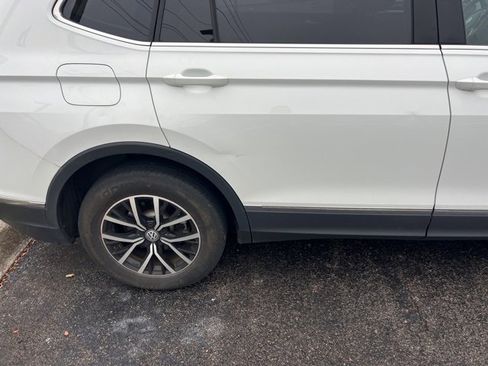 Used 2021 Volkswagen Tiguan SE w/ Panoramic Sunroof Package image 10