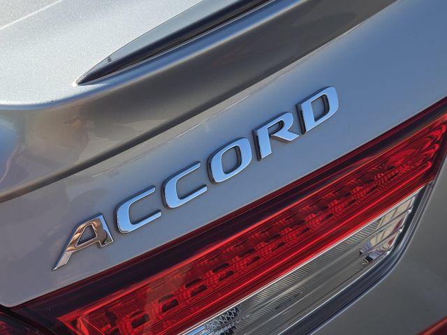 Used 2018 Honda Accord Touring image 11