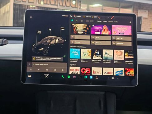 Used 2022 Tesla Model Y Performance image 9