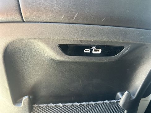 Used 2023 Chrysler Pacifica Touring-L FWD image 24