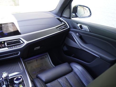 Used 2022 BMW X7 M50i AWD/4WD image 30