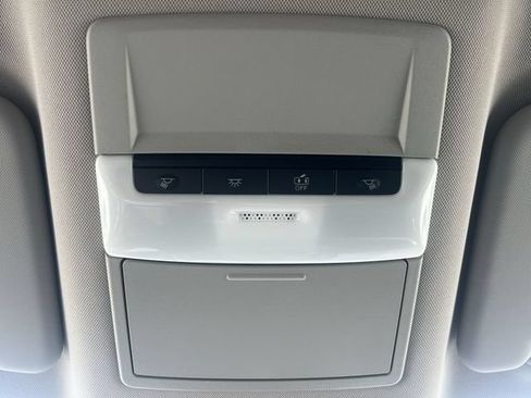 Used 2025 Nissan Rogue S FWD image 30