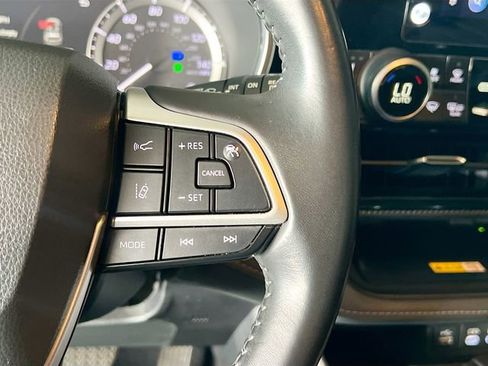 Used 2023 Toyota Highlander XSE FWD image 18