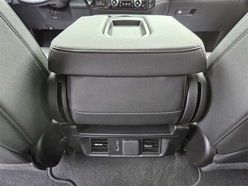 Used 2025 GMC Sierra 1500 SLT image 9