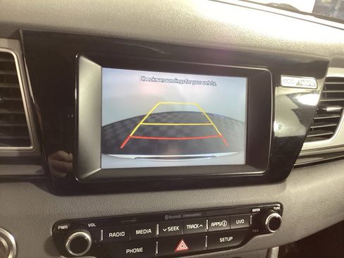 Used 2018 Kia Niro EX image 28