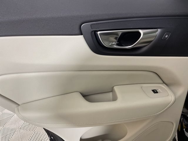 Certified 2025 Volvo XC60 T8 Plus w/ Protection Package Premier AWD/4WD image 32
