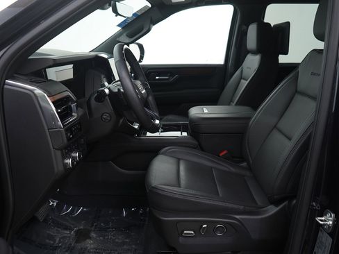 Used 2025 GMC Yukon Denali w/ Denali Reserve Package image 17