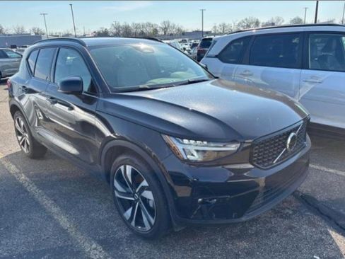 Used 2023 Volvo XC40 B5 Plus w/ Driver Assist Package image 9