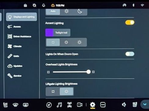 Used 2023 Rivian R1S Adventure image 32