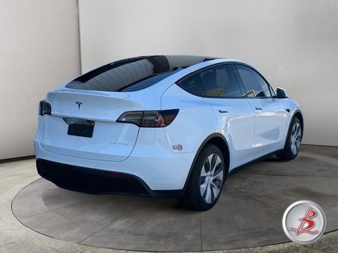 Used 2022 Tesla Model Y Long Range image 4