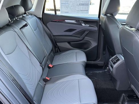 New 2025 Volkswagen Tiguan SE image 15