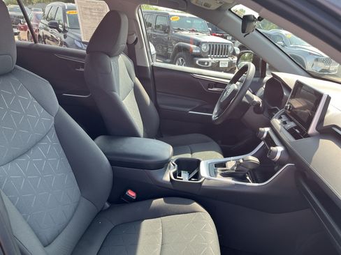 Used 2025 Toyota RAV4 XLE AWD/4WD image 17
