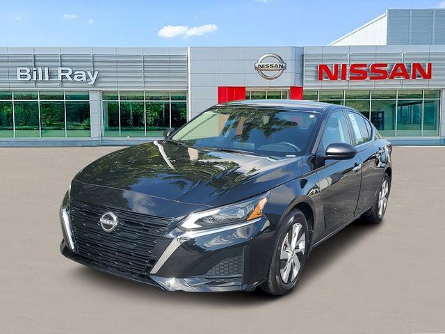 Used 2025 Nissan Altima 2.5 S FWD image 2