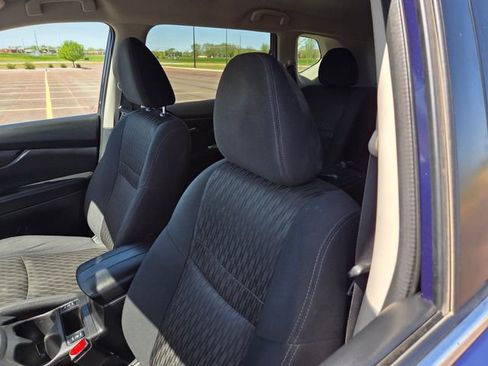 Used 2018 Nissan Rogue SV AWD/4WD image 12