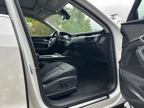 Used 2024 Audi Q8 e-tron Premium Plus w/ Premium Plus Package image 44