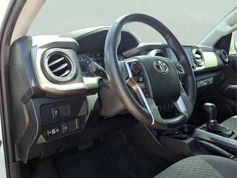 Used 2021 Toyota Tacoma SR5 AWD/4WD image 13