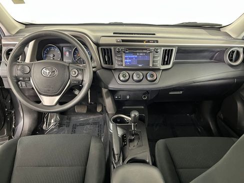 Used 2018 Toyota RAV4 LE image 18