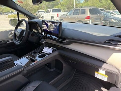 New 2026 Toyota Sienna Limited FWD image 17