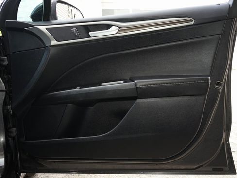 Used 2019 Ford Fusion SEL image 21