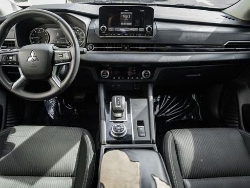 Used 2022 Mitsubishi Outlander ES image 18