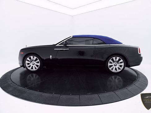 Used 2019 Rolls-Royce Dawn RWD image 13