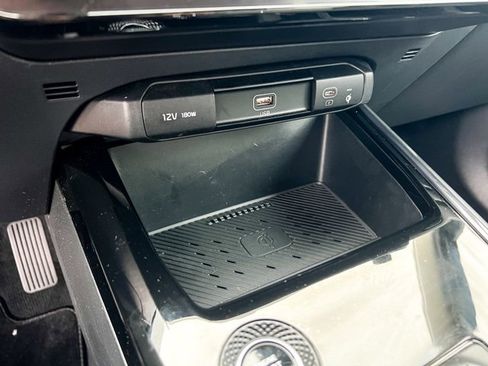 Used 2024 Kia Niro EX image 21