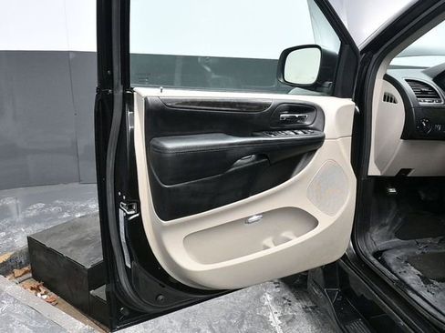 Used 2019 Dodge Grand Caravan SE image 16