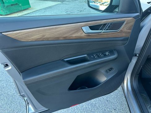 Used 2025 Volkswagen Atlas SE image 20