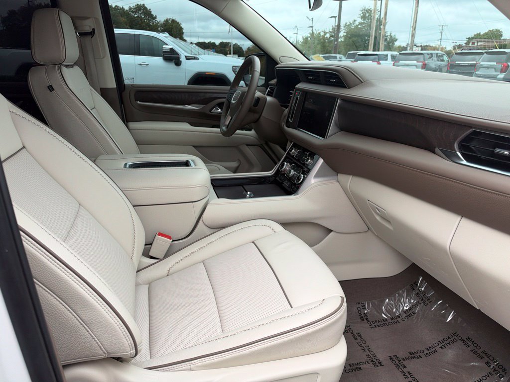 Used 2024 GMC Yukon XL Denali AWD/4WD image 11