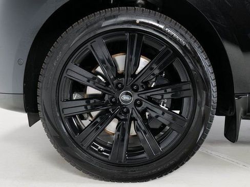 New 2025 Land Rover Range Rover SE image 9
