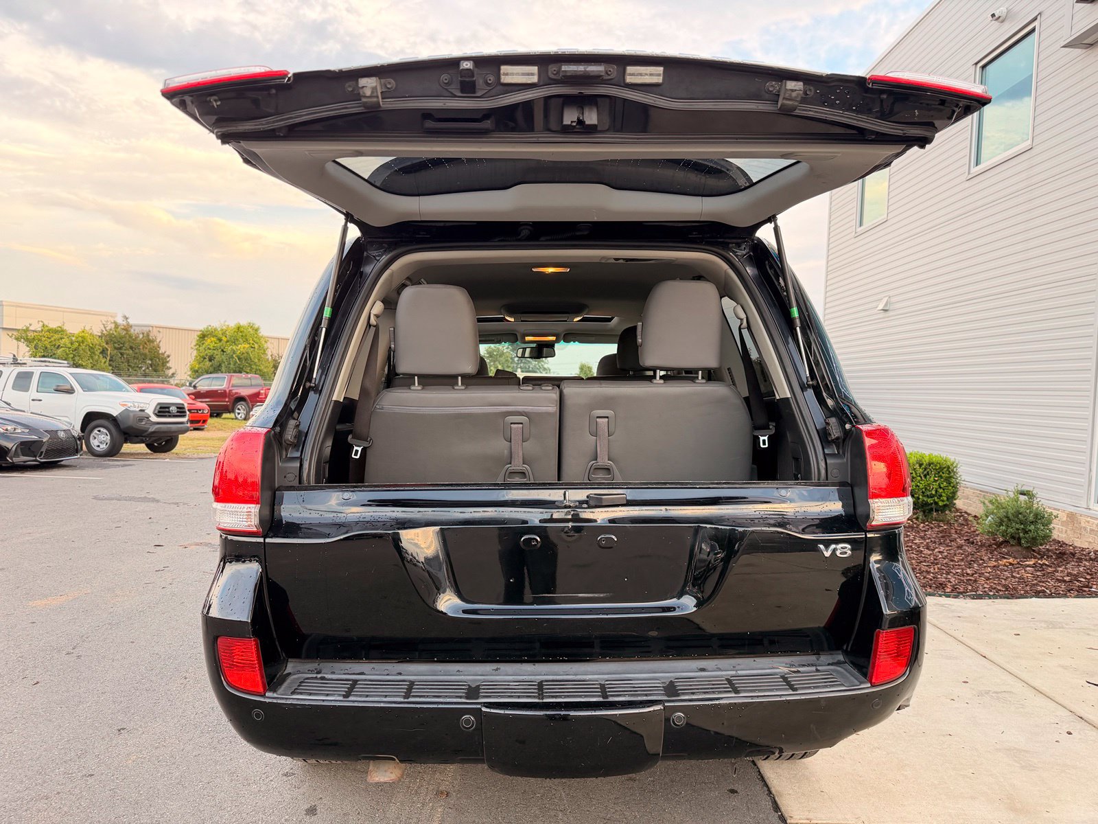 Used 2011 Toyota Land Cruiser w/ Upgrade Pkg AWD/4WD image 48